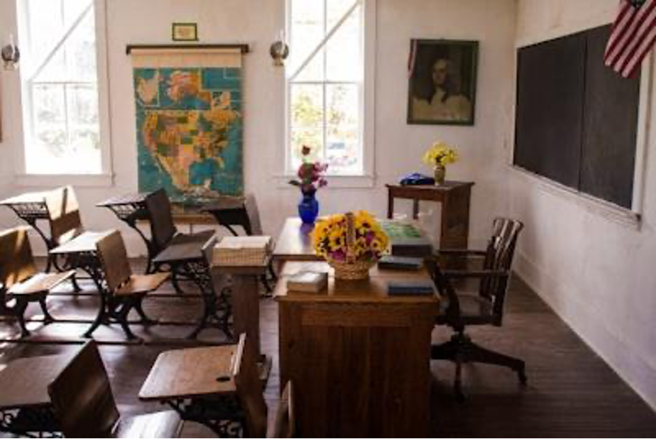 メイク専門学校の魅力とは?プロになるための学び方